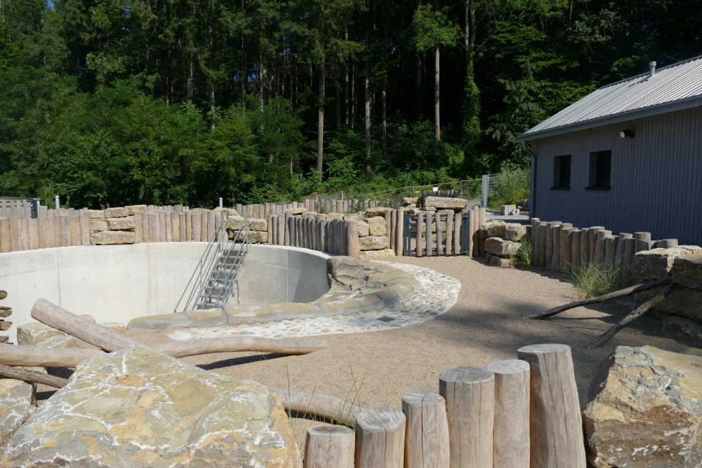 Seehundanlage-becken-zoo-neuwied Die Seehundanlage im Zoo Neuwied
